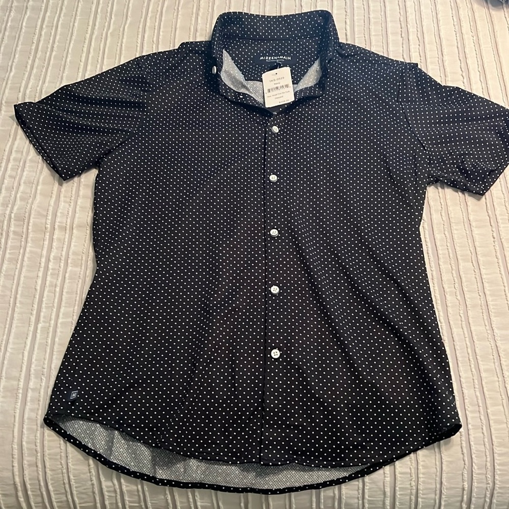 Mizzen + Main button down s/s shirt. Navy w/ white dots. NWT size small